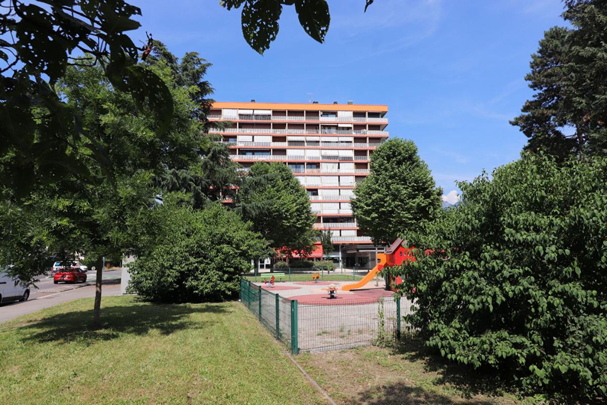 ANNECY Appartement Annecy 3 chambres, 87.50 m² avec balcons et cave 9