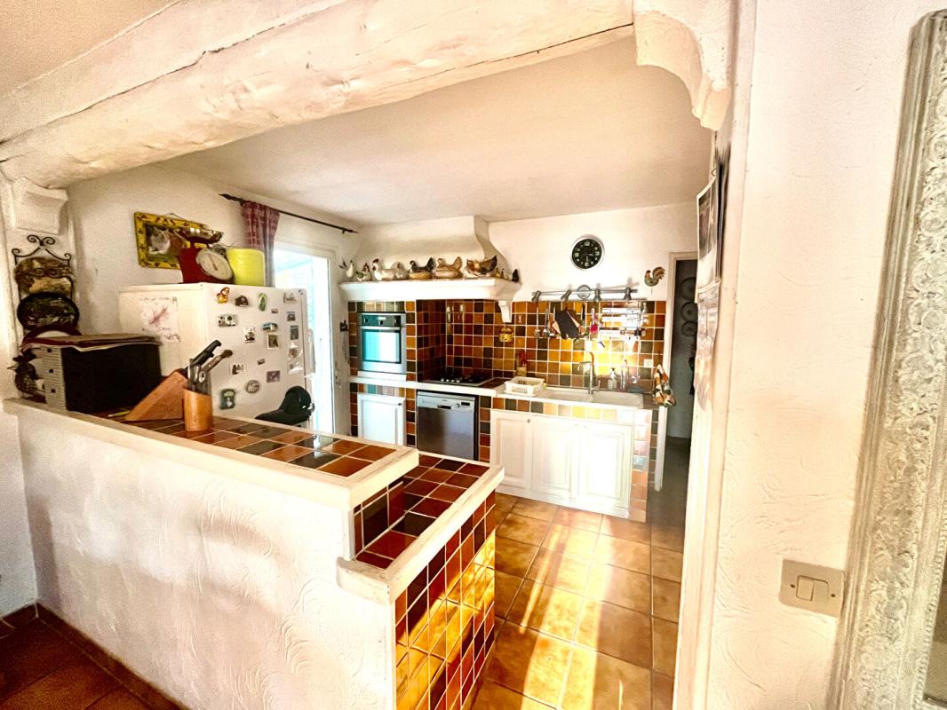 FLAYOSC Villa avec jardin, piscine et garage à Flayosc. Votre maison de rêve au coeur de la Provence ! 6 pièce(s) 130 m2 1