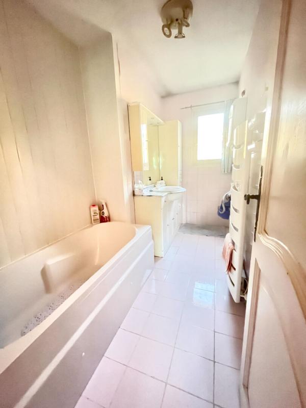 FLAYOSC Villa avec jardin, piscine et garage à Flayosc. Votre maison de rêve au coeur de la Provence ! 6 pièce(s) 130 m2 7