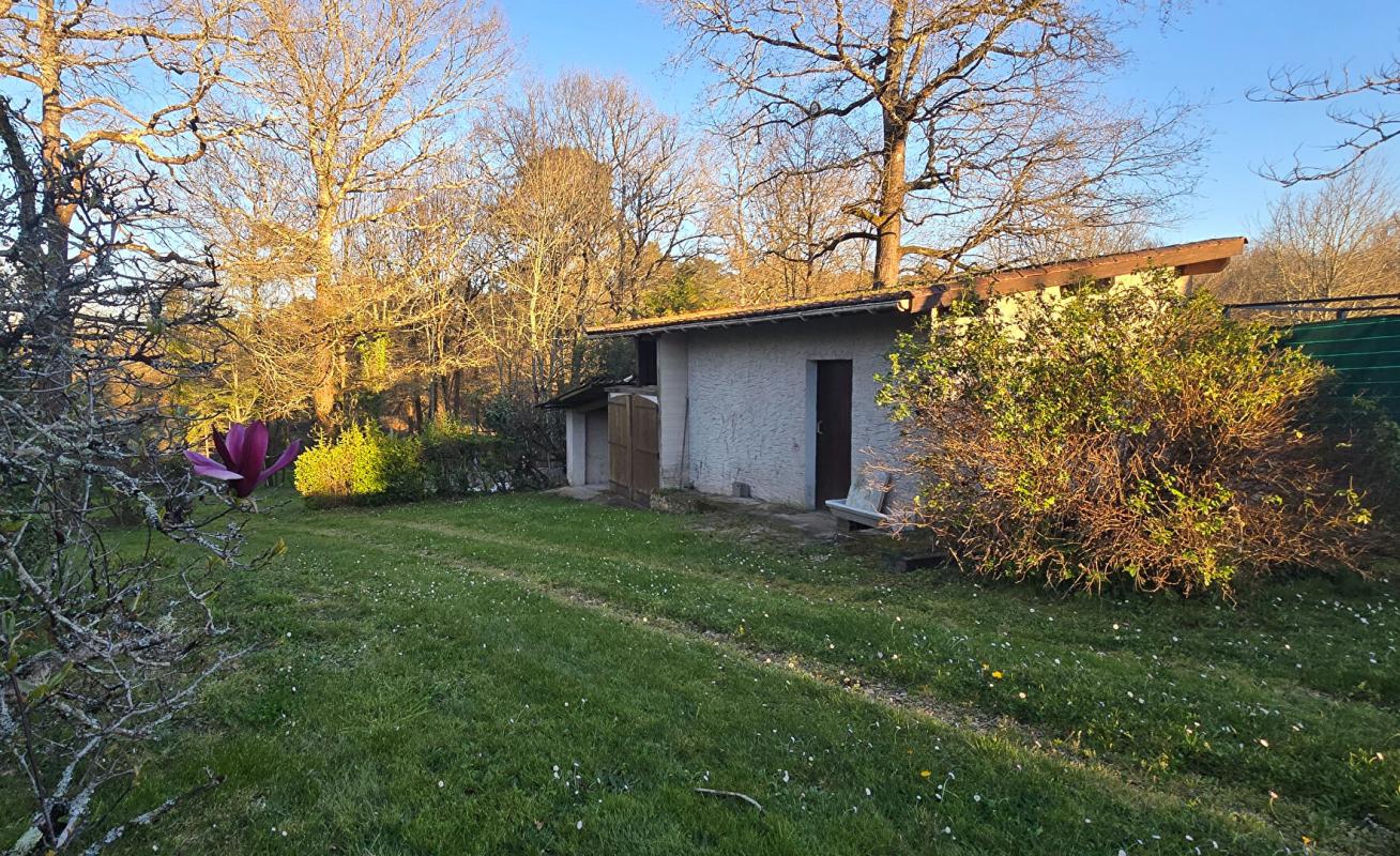 MONTPON-MENESTEROL Maison  avec garage et parc 16