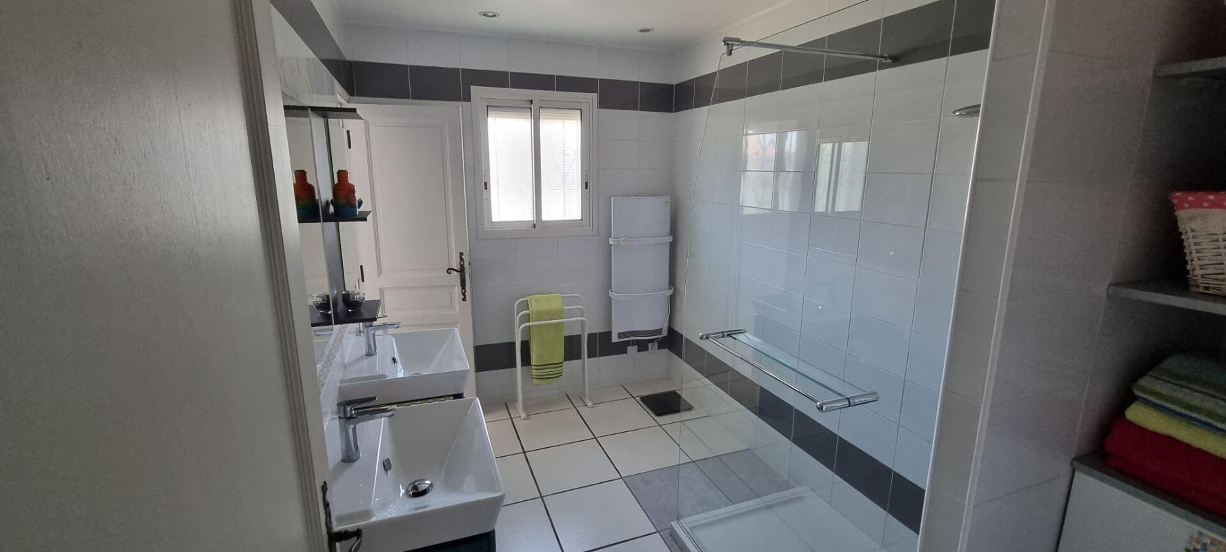 ALIGNAN-DU-VENT Maison Alignan Du Vent plain-pied 6 pièce(s) 121 m2 sur 1000 m² 12