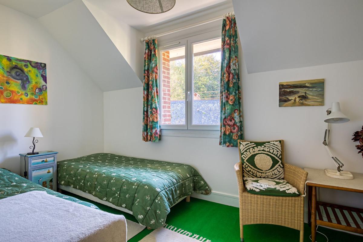 FECAMP Authentique briques et silex, 250m2 dont 8 chambres. Beaux volumes 13