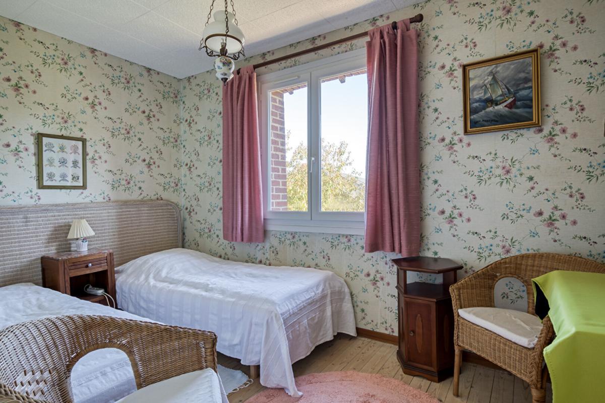 FECAMP Authentique briques et silex, 250m2 dont 8 chambres. Beaux volumes 15