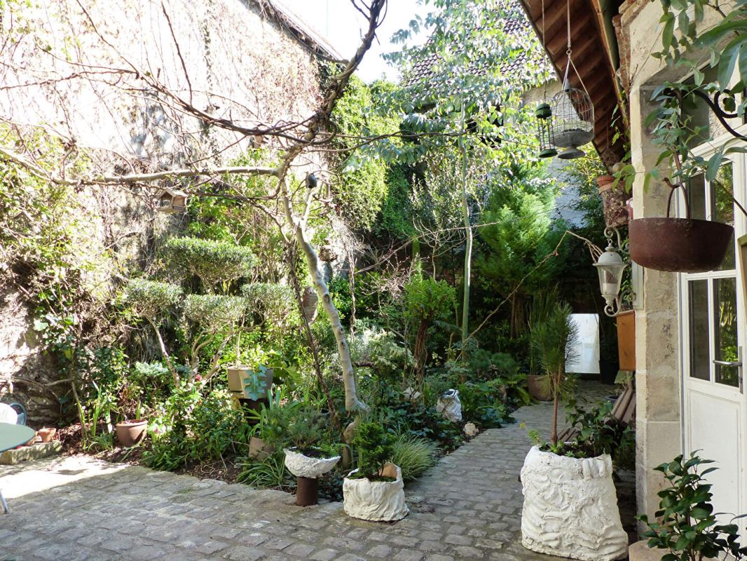 CHATILLON-SUR-LOIRE Maison de ville Chatillon Sur Loire 10 pièce(s) 300 m2 VIAGER OCCUPÉ 1