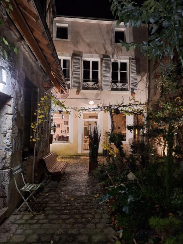 CHATILLON-SUR-LOIRE Maison de ville Chatillon Sur Loire 10 pièce(s) 300 m2 VIAGER OCCUPÉ 17