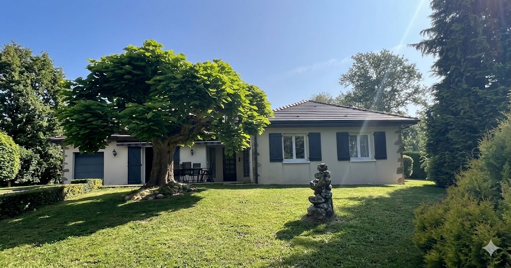 SAINT-MATHIEU Maison contemporaine à Saint Mathieu avec 1,3 ha arboré avec piscine chauffée et pool house 1