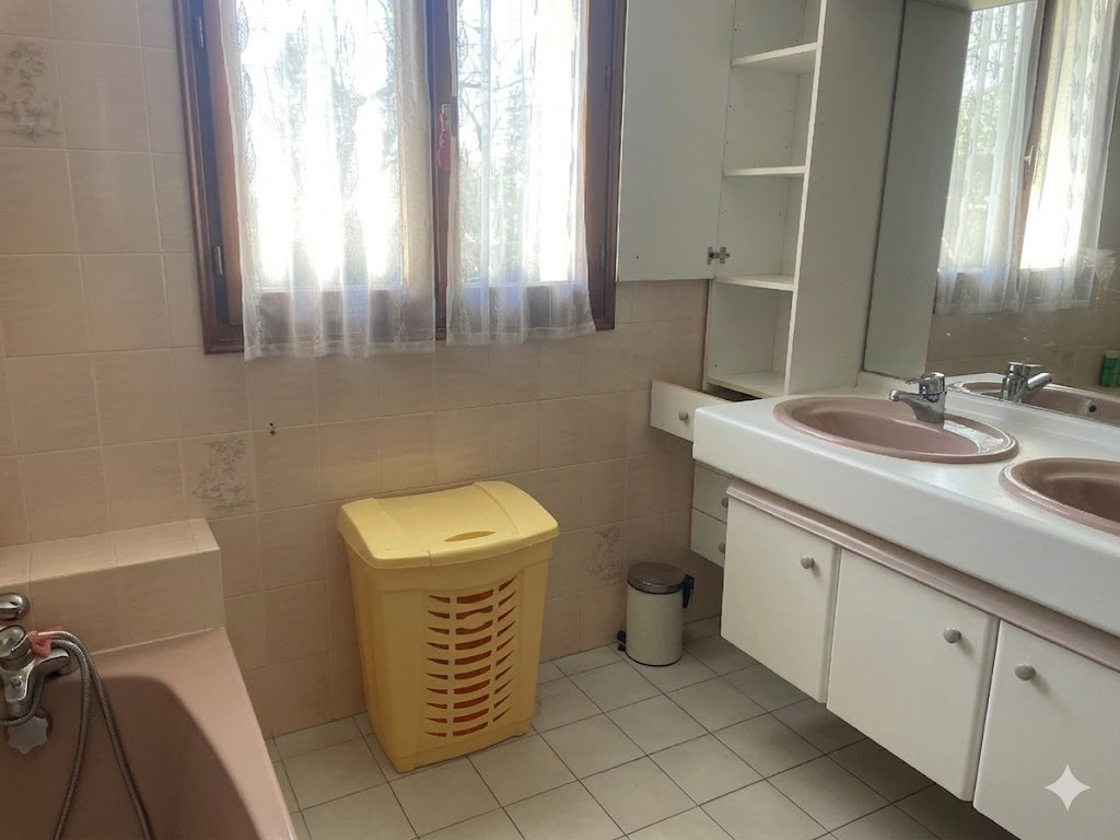 SAINT-MATHIEU Maison contemporaine à Saint Mathieu avec 1,3 ha arboré avec piscine chauffée et pool house 11