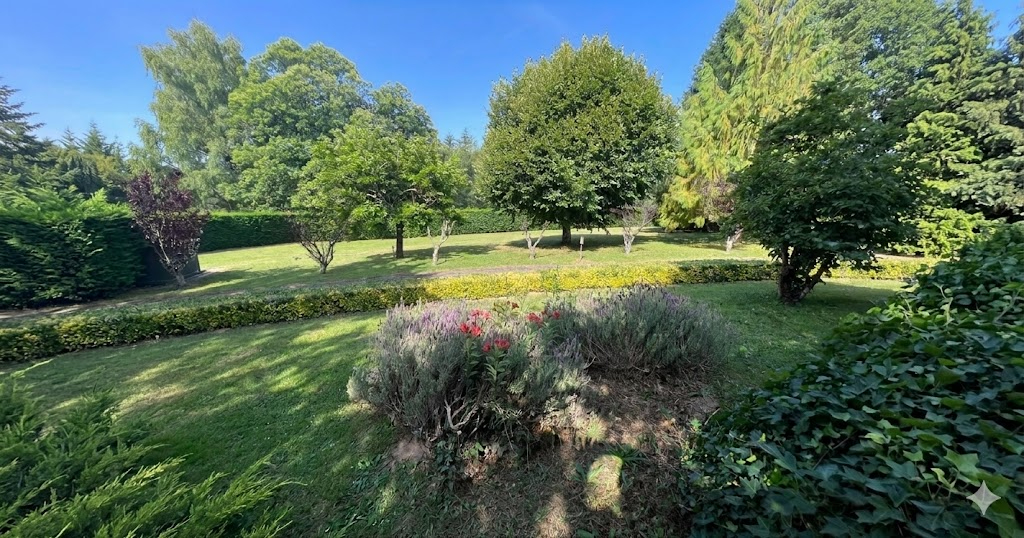 SAINT-MATHIEU Maison contemporaine à Saint Mathieu avec 1,3 ha arboré avec piscine chauffée et pool house 4