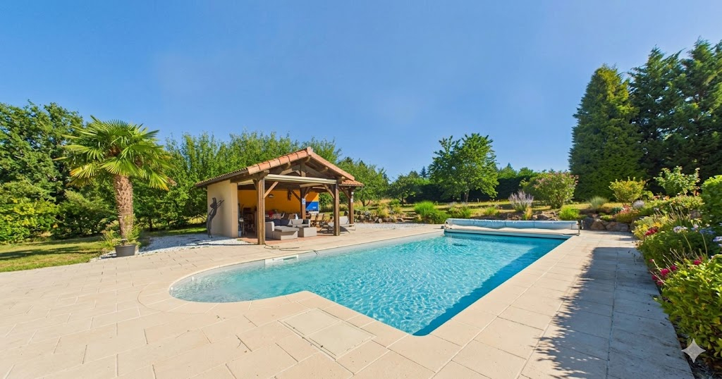 SAINT-MATHIEU Maison contemporaine à Saint Mathieu avec 1,3 ha arboré avec piscine chauffée et pool house 6