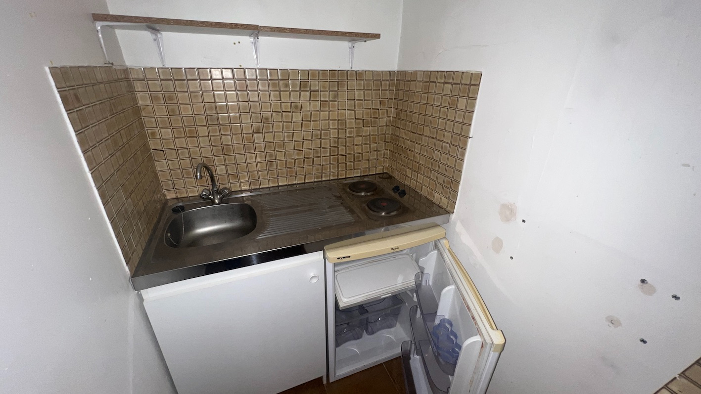 PARIS-15E-ARRONDISSEMENT 75015 PARIS, Rue du Commerce - Local 20 m² sur cour 5