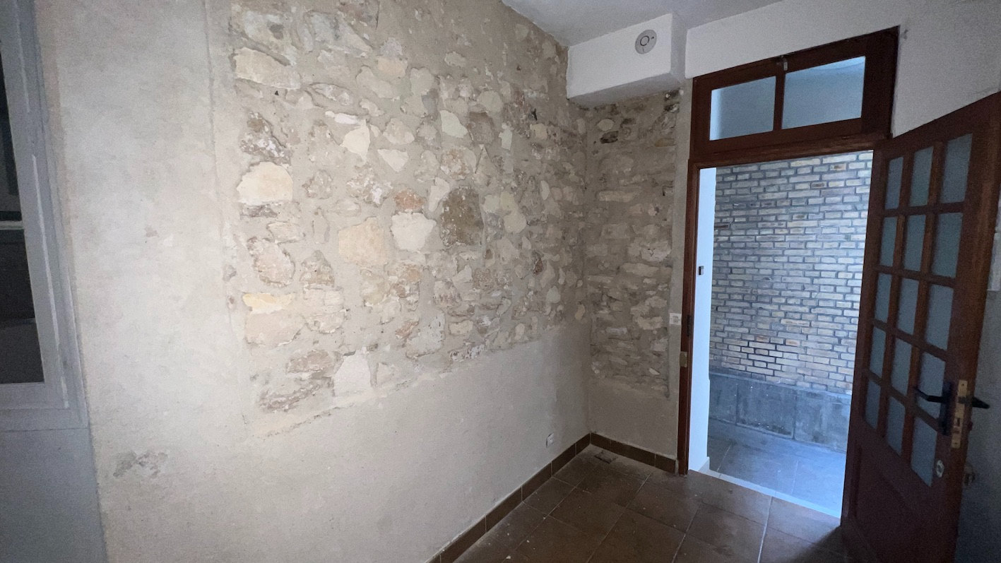 PARIS-15E-ARRONDISSEMENT 75015 PARIS, Rue du Commerce - Local 20 m² sur cour 8