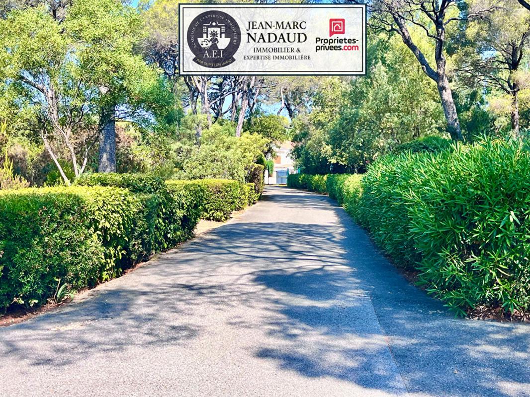 SAINT-RAPHAEL Studio à 600m coeur village, plage à pied, clim, au sein d'une véritable pinède 10