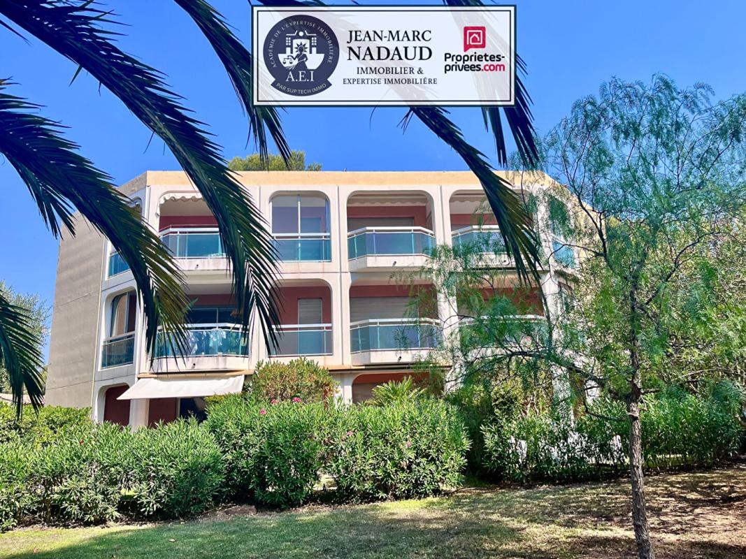 SAINT-RAPHAEL Studio à 600m coeur village, plage à pied, clim, au sein d'une véritable pinède 13