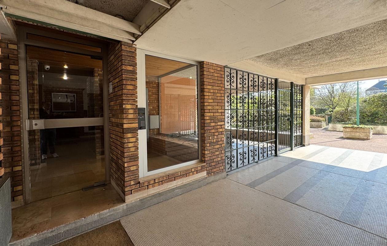 NEUILLY-SUR-MARNE Appartement Neuilly Sur Marne 2 pièce(s) 46 m2 9