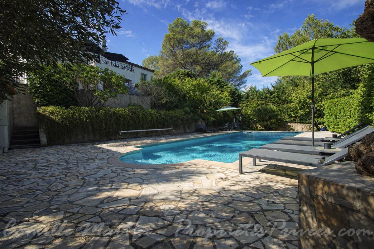 SAINT-RAPHAEL Coup de coeur à Valescure : villa avec piscine, appartement indépendant et vue dégagée sur l'Estérel 2