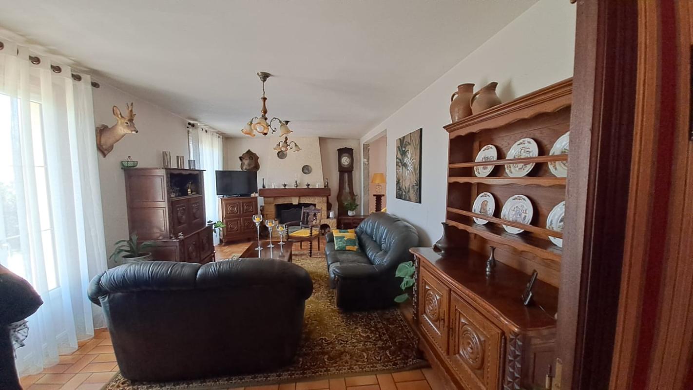 CHAMPFREMONT Beau pavillon au calme 9