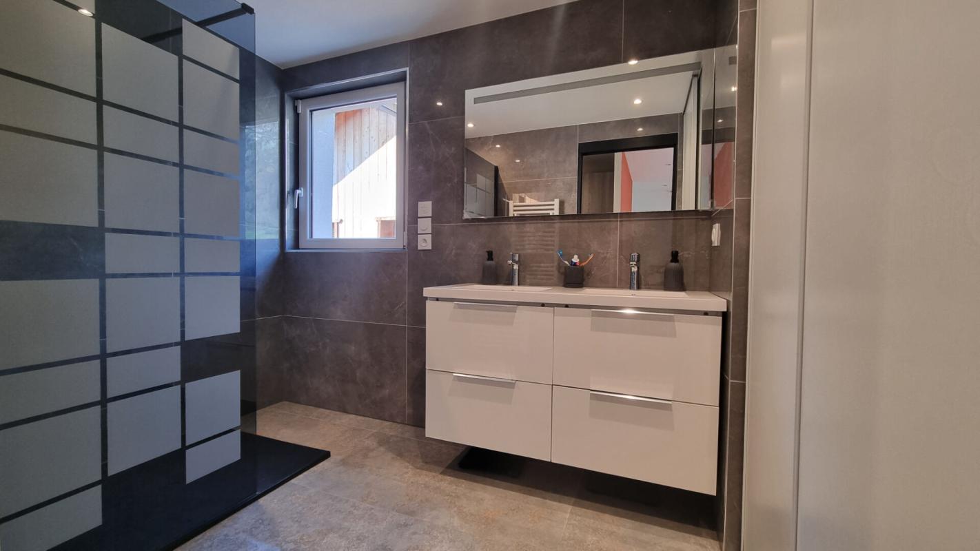 LATHUILE Appartement Lathuile 4 pièces 143.16 m2 (97.70 Loi Carrez) 12