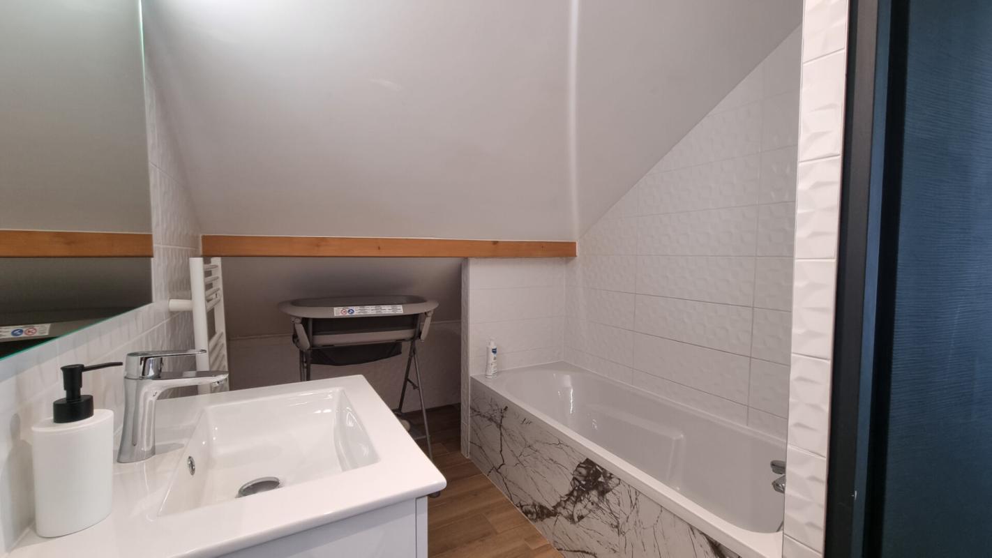 LATHUILE Appartement Lathuile 4 pièces 143.16 m2 (97.70 Loi Carrez) 17