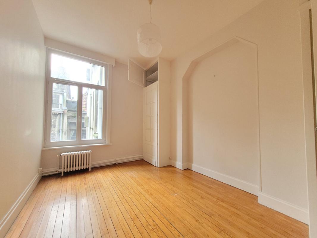 LILLE Lille  Rue grande Chaussée Appartement  T4 17