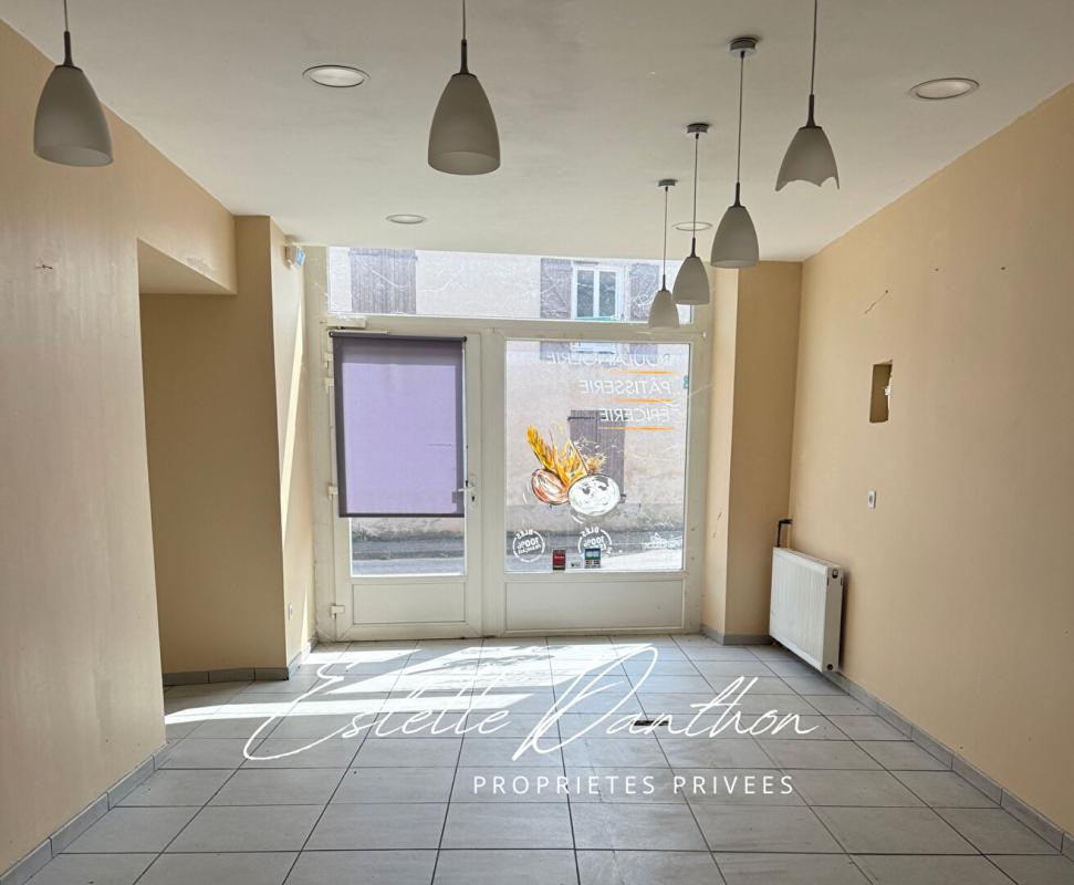 PAJAY Maison avec appartement et grande dépendance aménageable 9