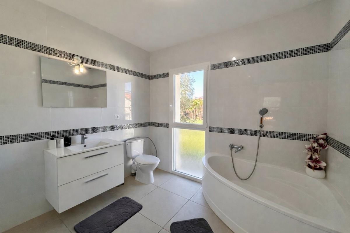 MARSAC-SUR-L'ISLE A vendre, superbe maison de plain-pied, aux portes de Périgueux 24000 sur le secteur de Marsac-sur-l'Isle 15