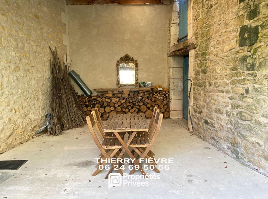 VILLAINES-LES-ROCHERS Villaines Les Rochers  - 37190 - Ensemble immobilier comprenant MAISON D'HABITATION (2 chambres), ESPACES TROGLODYTIQUES, HANGAR , TERRAIN arboré et BOIS 12