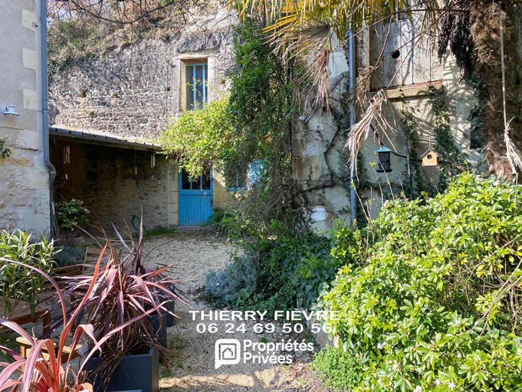 VILLAINES-LES-ROCHERS Villaines Les Rochers  - 37190 - Ensemble immobilier comprenant MAISON D'HABITATION (2 chambres), ESPACES TROGLODYTIQUES, HANGAR , TERRAIN arboré et BOIS 15