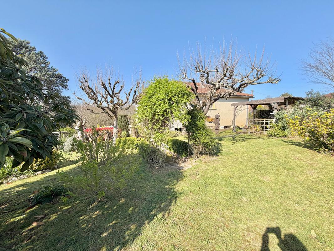 LUZECH Luzech Maison 3 chambres sur près de 1000 m² de terrain proche commodités 3