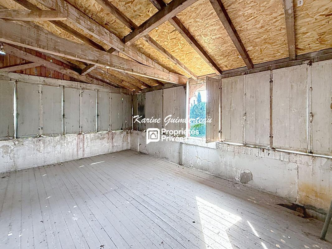 SAINT-EMILION Demeure majestueuse en pierre, avec jardin à rénover 10