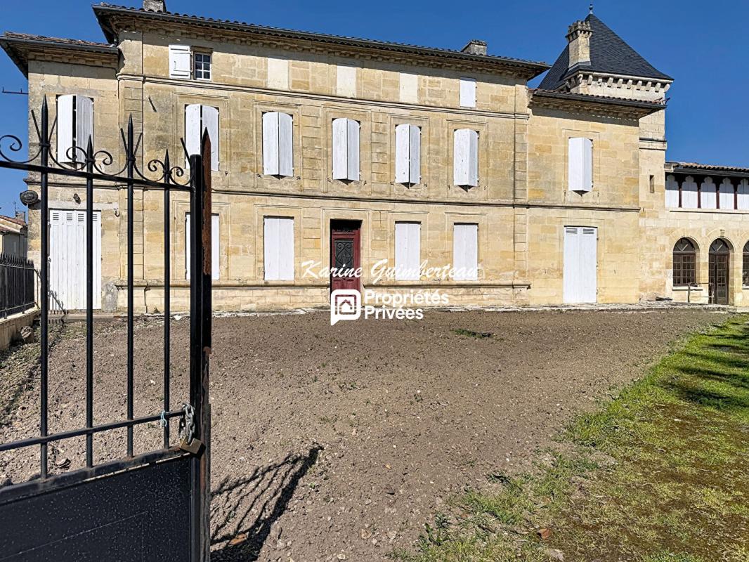 SAINT-EMILION Demeure majestueuse en pierre, avec jardin à rénover 17