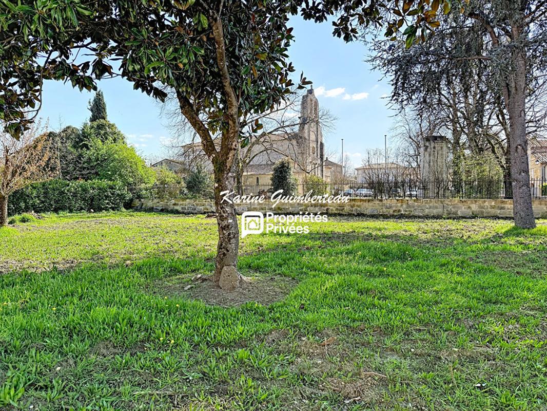 SAINT-EMILION Demeure majestueuse en pierre, avec jardin à rénover 2