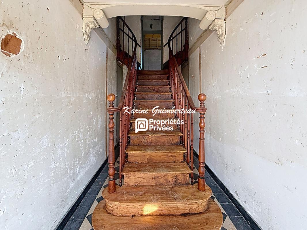 SAINT-EMILION Demeure majestueuse en pierre, avec jardin à rénover 4