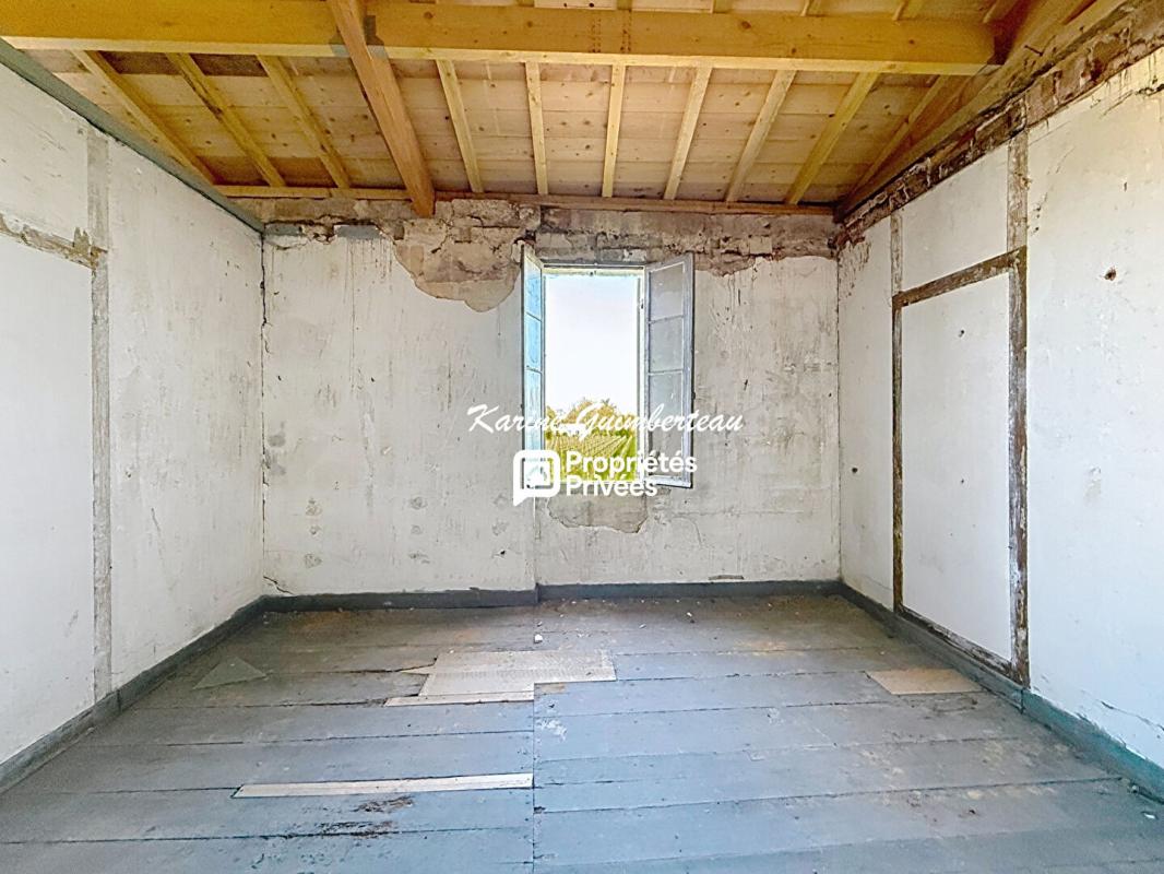 SAINT-EMILION Demeure majestueuse en pierre, avec jardin à rénover 8