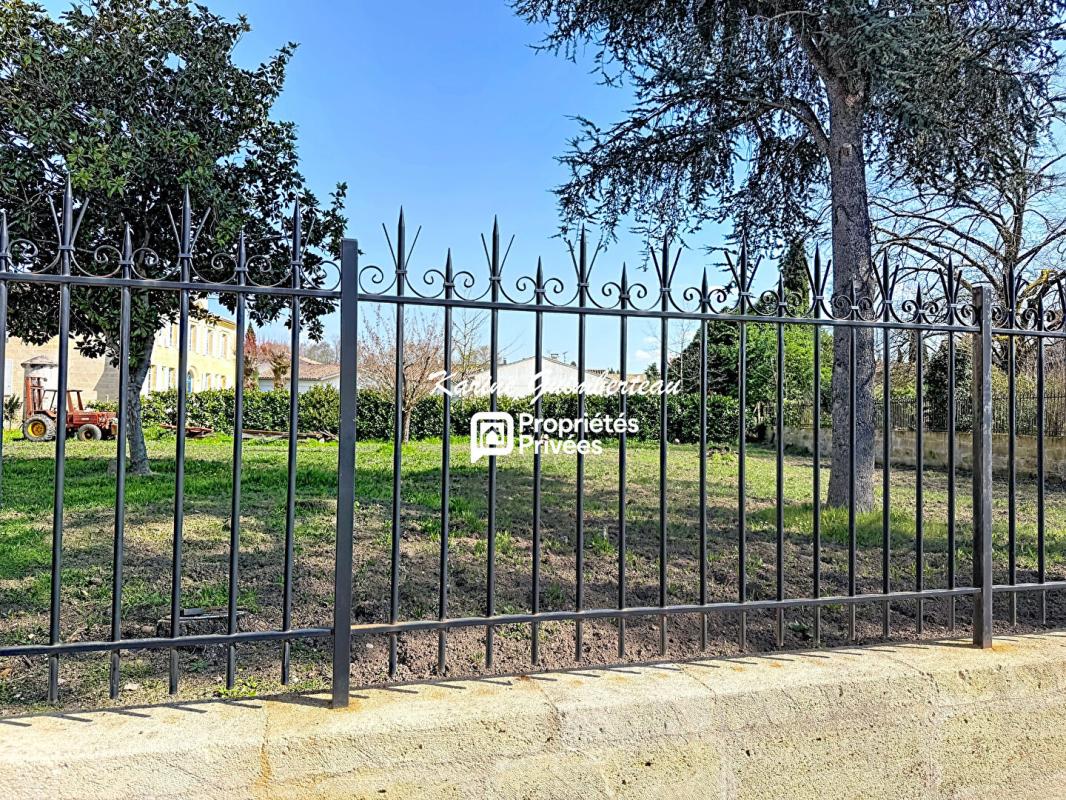 SAINT-EMILION Demeure majestueuse en pierre, avec jardin à rénover 9