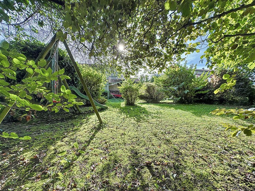 CHATEL-SAINT-GERMAIN Maison familiale au calme, à deux pas des écoles, avec jardin et terrasse à Châtel 13