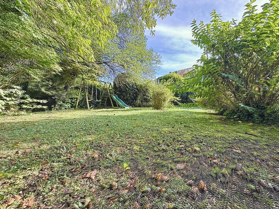 CHATEL-SAINT-GERMAIN Maison familiale au calme, à deux pas des écoles, avec jardin et terrasse à Châtel 15