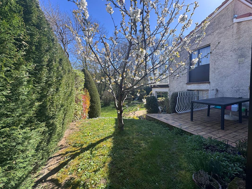 CHATEL-SAINT-GERMAIN Maison familiale au calme, à deux pas des écoles, avec jardin et terrasse à Châtel 18