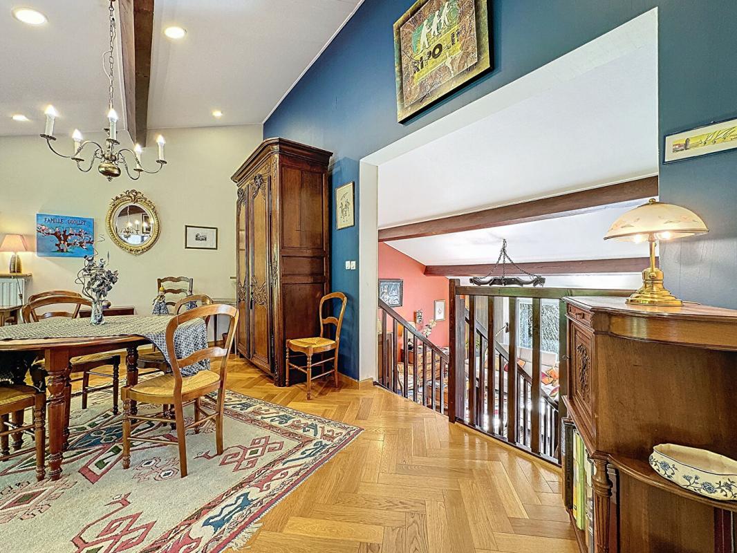 CHATEL-SAINT-GERMAIN Maison familiale au calme, à deux pas des écoles, avec jardin et terrasse à Châtel 3