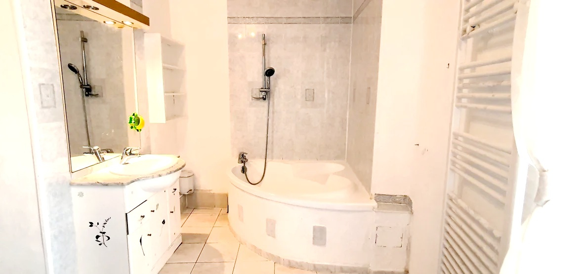 THEZAN-DES-CORBIERES Grande maison 143 m² avec 3/4 chambres et potentiel toit terrasse ? Thézan-des-Corbières ? 89 000 7