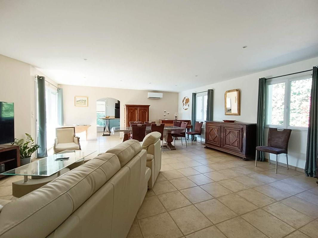 FONTVIEILLE Villa Fontvieille 6 pièce(s) 125 m2 Belle parcelle et Piscine 10