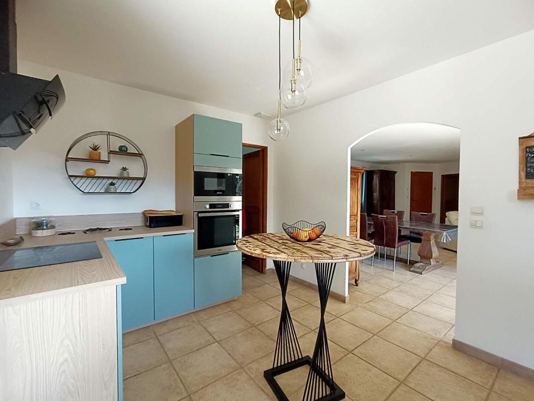 FONTVIEILLE Villa Fontvieille 6 pièce(s) 125 m2 Belle parcelle et Piscine 12