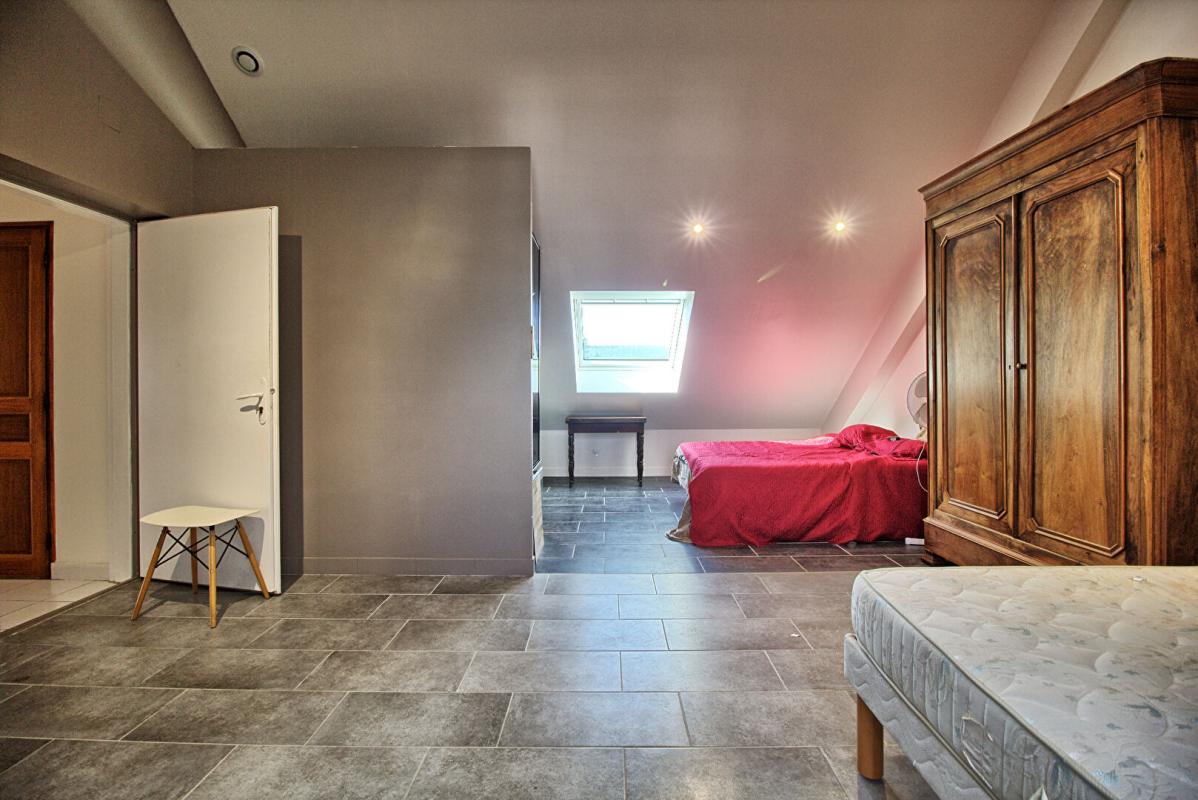 SAINT-SYLVAIN-D'ANJOU Maison Saint Sylvain D'Anjou 6 chambres 7