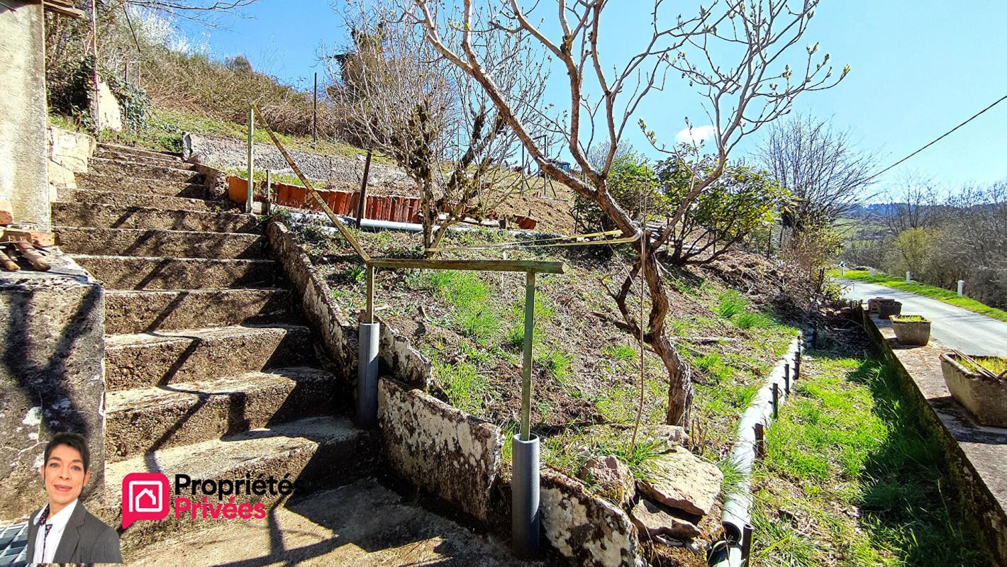 SEVELINGES SEVELINGES (42460) Maison à la campagne avec jardin, garage et dépendances 12