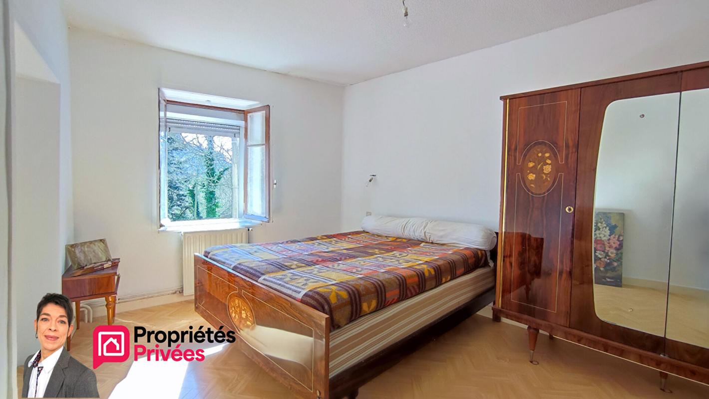 SEVELINGES SEVELINGES (42460) Maison à la campagne avec jardin, garage et dépendances 9