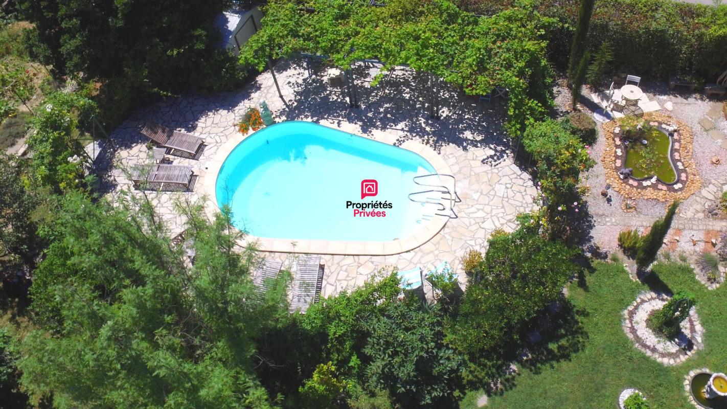 CLARENSAC Maison12 pièces 350 m² avec piscine à Clarensac 13