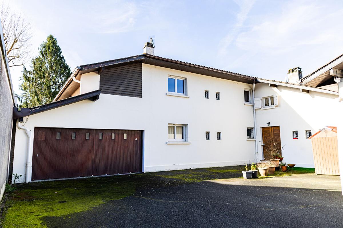 PEYREHORADE Maison d'architecte 6 chambres + appartement indépendant / Spa /Grand parc / Idéal Famille ou Investisseurs. Fort potentiel locatif 16