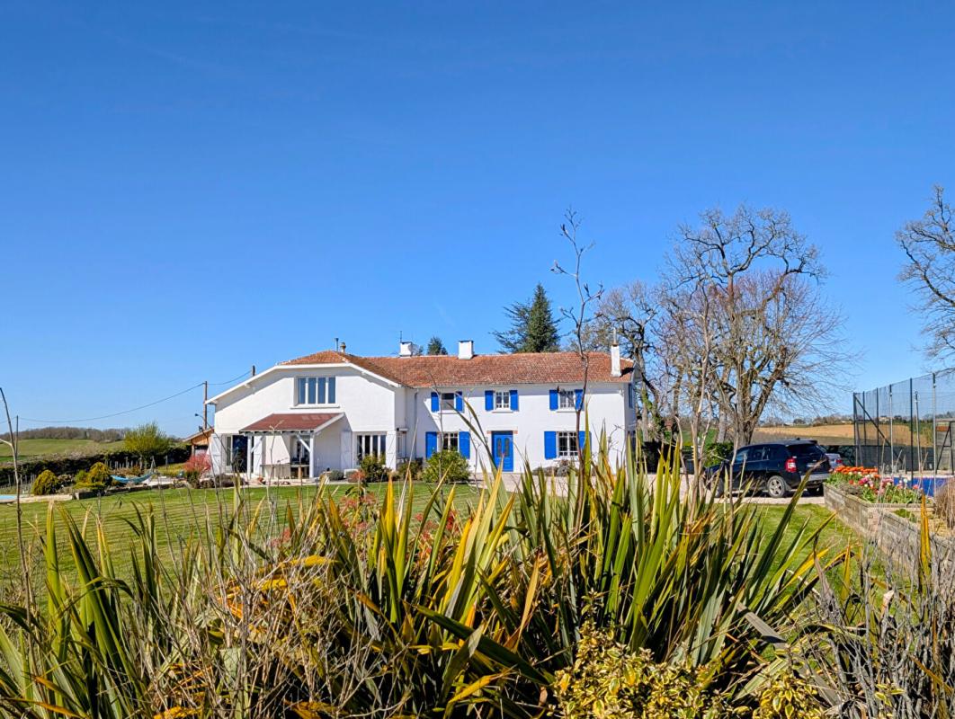 MONTOUSSIN Demeure de prestige 418 m2 avec 7 chambres, piscine, tennis sur 1 hectare 1