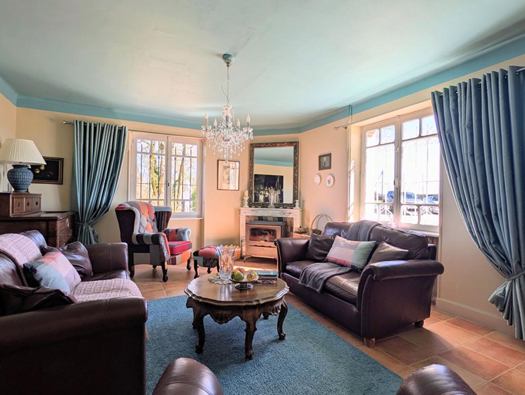 MONTOUSSIN Demeure de prestige 418 m2 avec 7 chambres, piscine, tennis sur 1 hectare 11