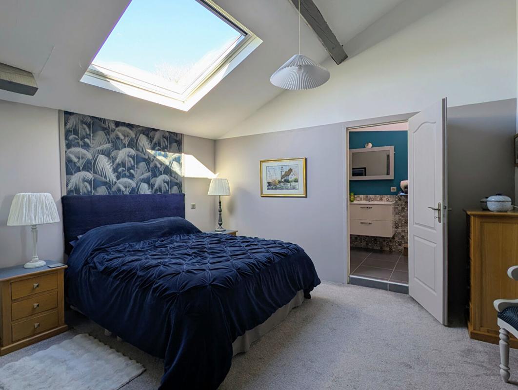 MONTOUSSIN Demeure de prestige 418 m2 avec 7 chambres, piscine, tennis sur 1 hectare 12