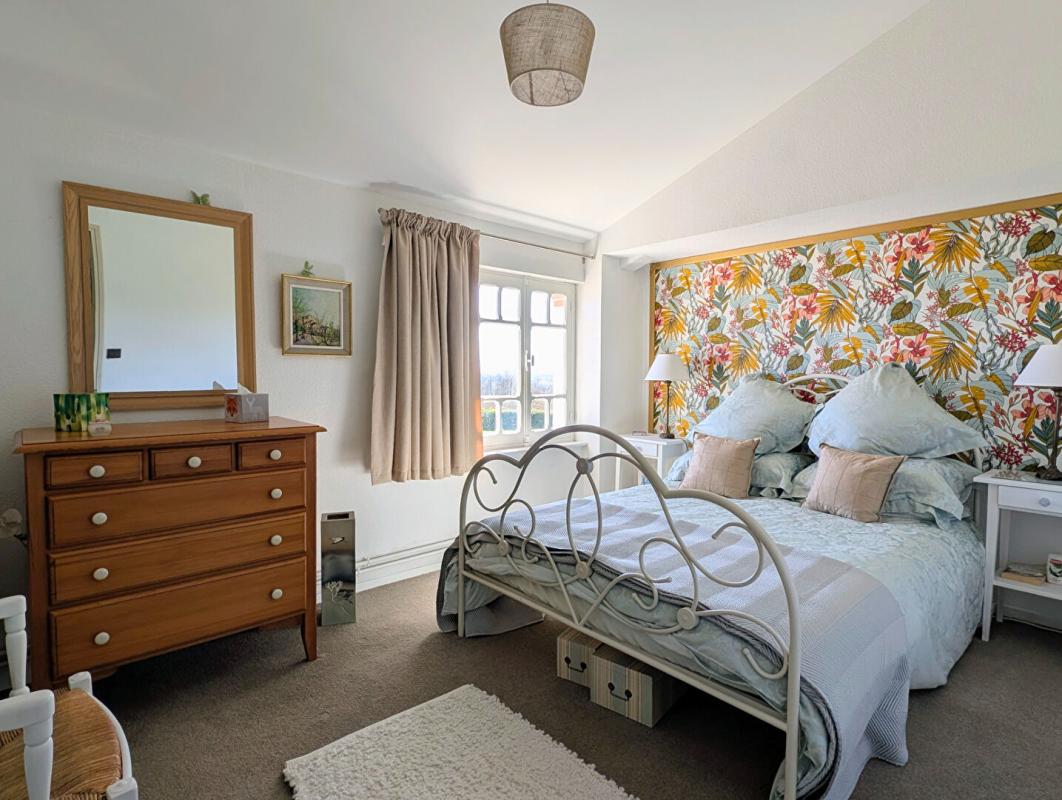 MONTOUSSIN Demeure de prestige 418 m2 avec 7 chambres, piscine, tennis sur 1 hectare 13